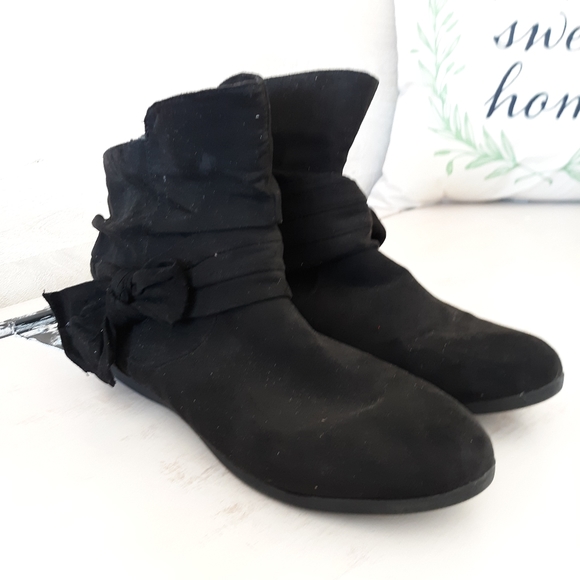 Shoes - Picture 2 of 3